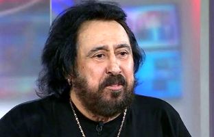 گریه شهرام شب‌پره برای ایران در برنامه علی ضیا + ویدئو