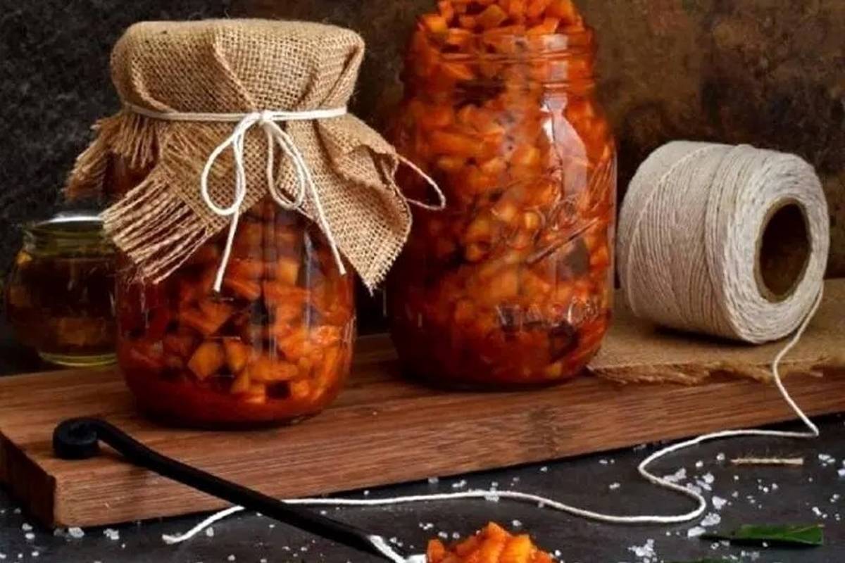 ترشی را باید در این ظرف نگهدارید