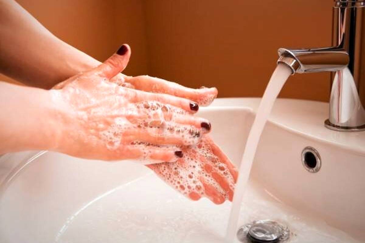 اگر دستهایتان را زیاد میشویید بهتر است عوارض شستن دستها را هم بدانید