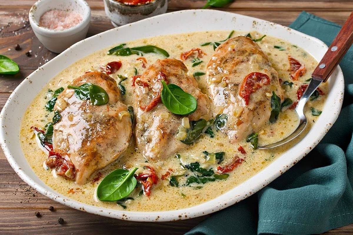 خوراک مرغ خامهای با اسفناج؛ یک غذای خاص!