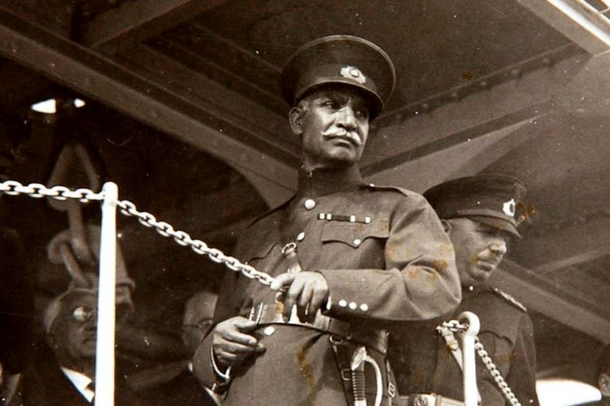 عکسی دیده نشده از رضا خان در سفر به ترکیه