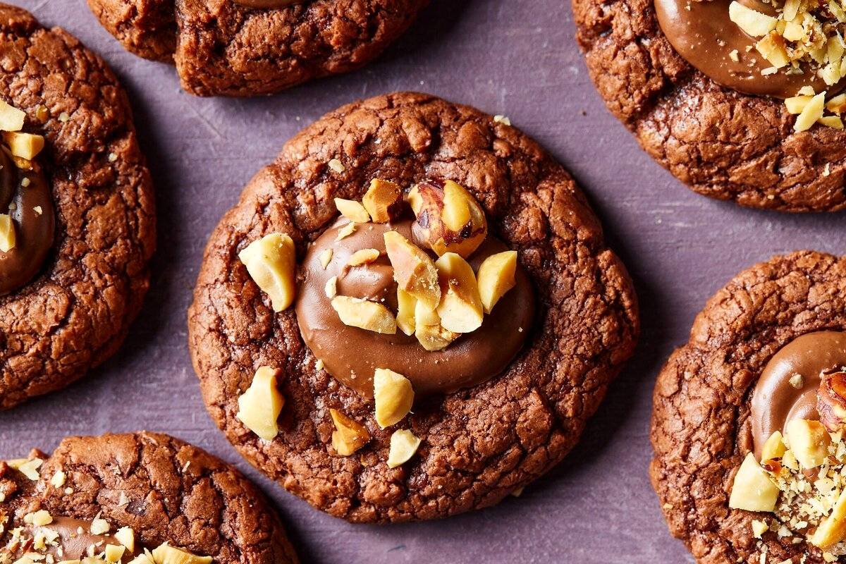 خوشمزه بپزید؛ طرز تهیه شیرینی فندقی کرمدار