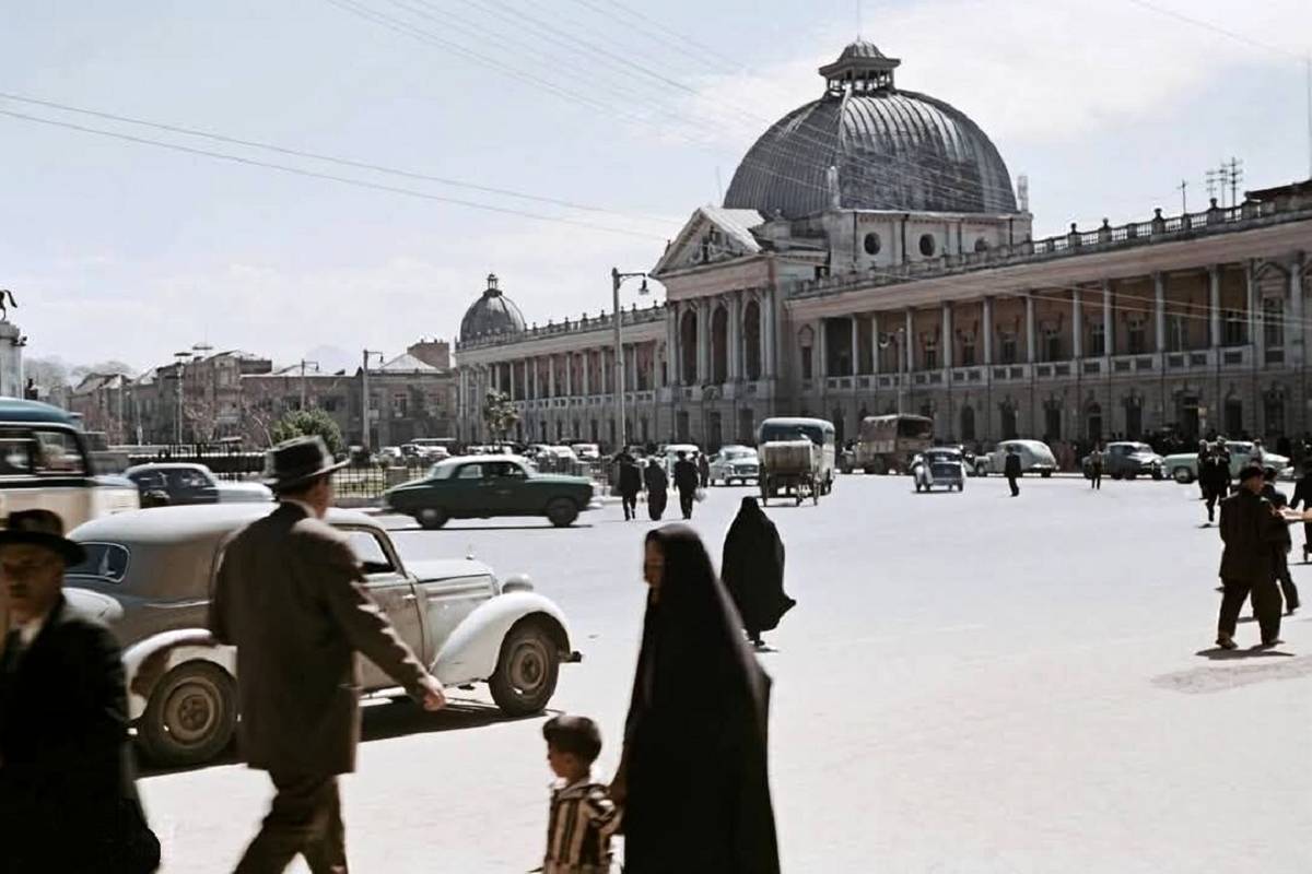 70 سال پیش در میدان توپخانه عابران را جریمه می کردند + جزئیات