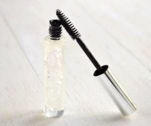 (عکس) روش ساخت ژل ابرو در خانه برای مرتب کردن ابروها 