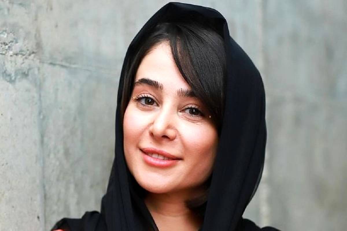 «الناز حبیبی» با تیپ بهاری ویژه به همراه برادرش در یک مراسم خصوصی + تصویر