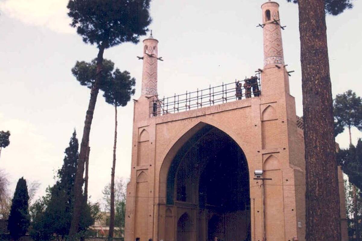 عکس قدیمی: منارجنبان اصفهان در سال ۱۸۹۷ 