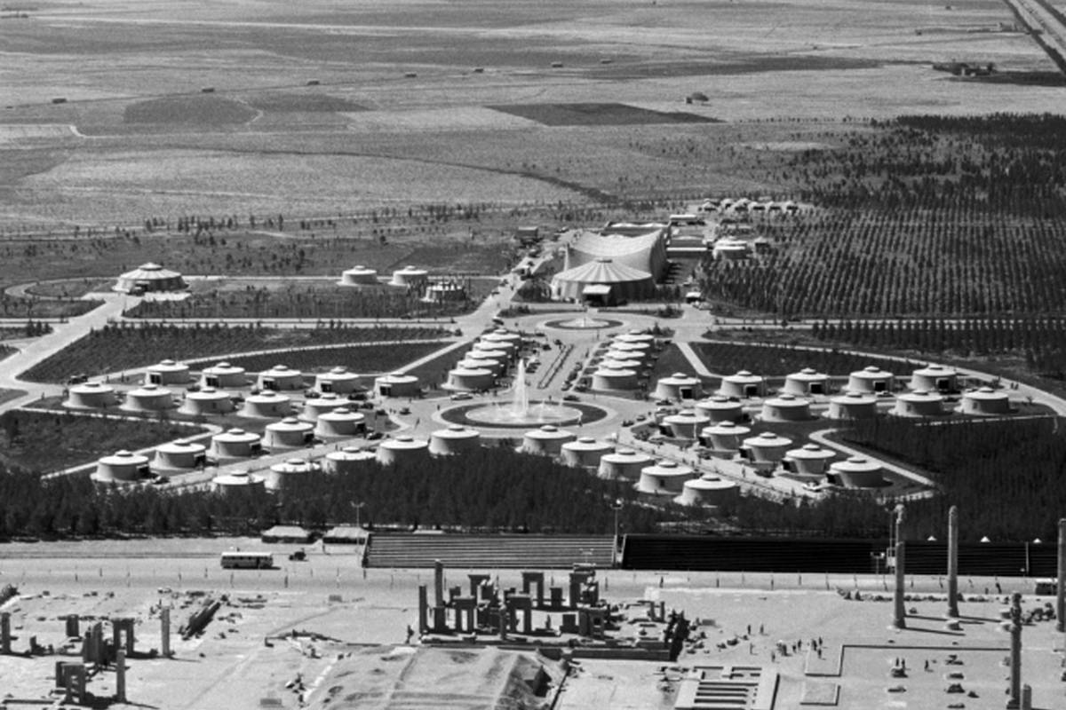 سرباز گارد جاویدان هخامنشی در حال نگهبانی از دیش‌های ماهواره! + عکس