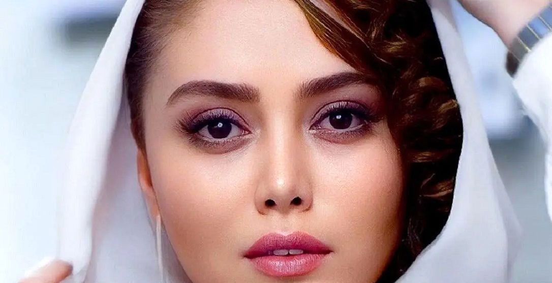 (عکس) شادی مختاری خوش پوش تر از همیشه در پشت صحنه یک نمایش