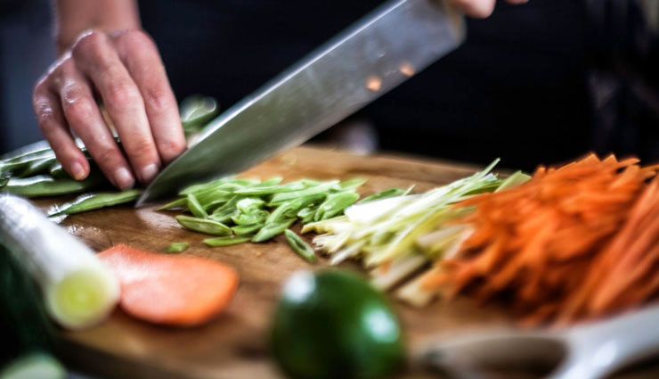 (ویدئو) یک ترفند ساده و سریع: بهترین روش خرد کردن سبزیجات 