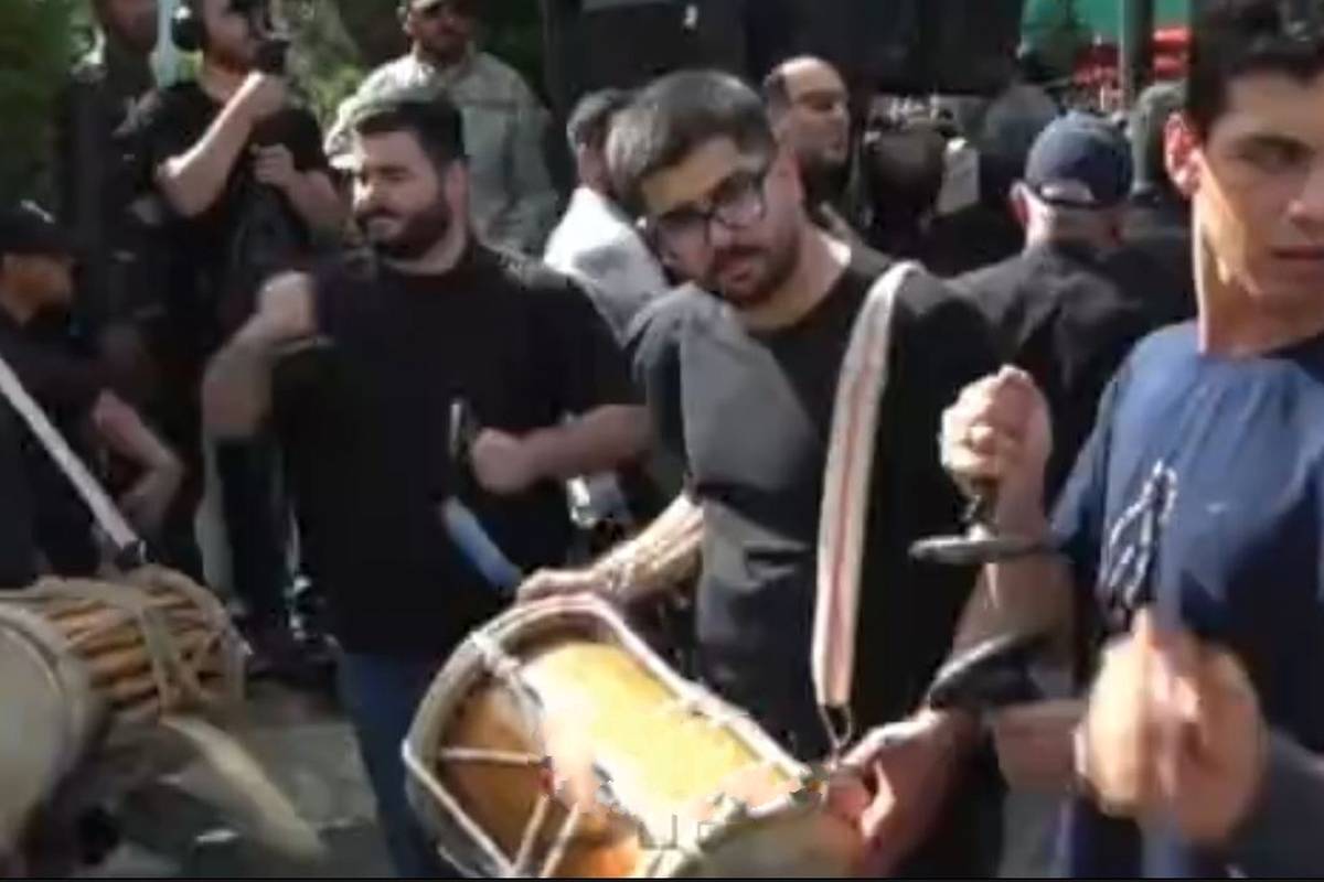 دمام‌زنی در تشییع پیکر سردار شهید حاجی‌زاده در بهشت‌زهرا + ویدئو