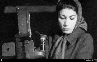 ناراحتی برادر فروغ فرخزاد از ساخت فیلم «رگ‌های آبی»/ این فیلم در شان فروغ فرخزاد نیست