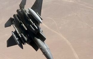 پرواز جنگنده اف ۱۵ بر فراز خاورمیانه / از استرایک‌ ایگل چه می‌دانیم؟