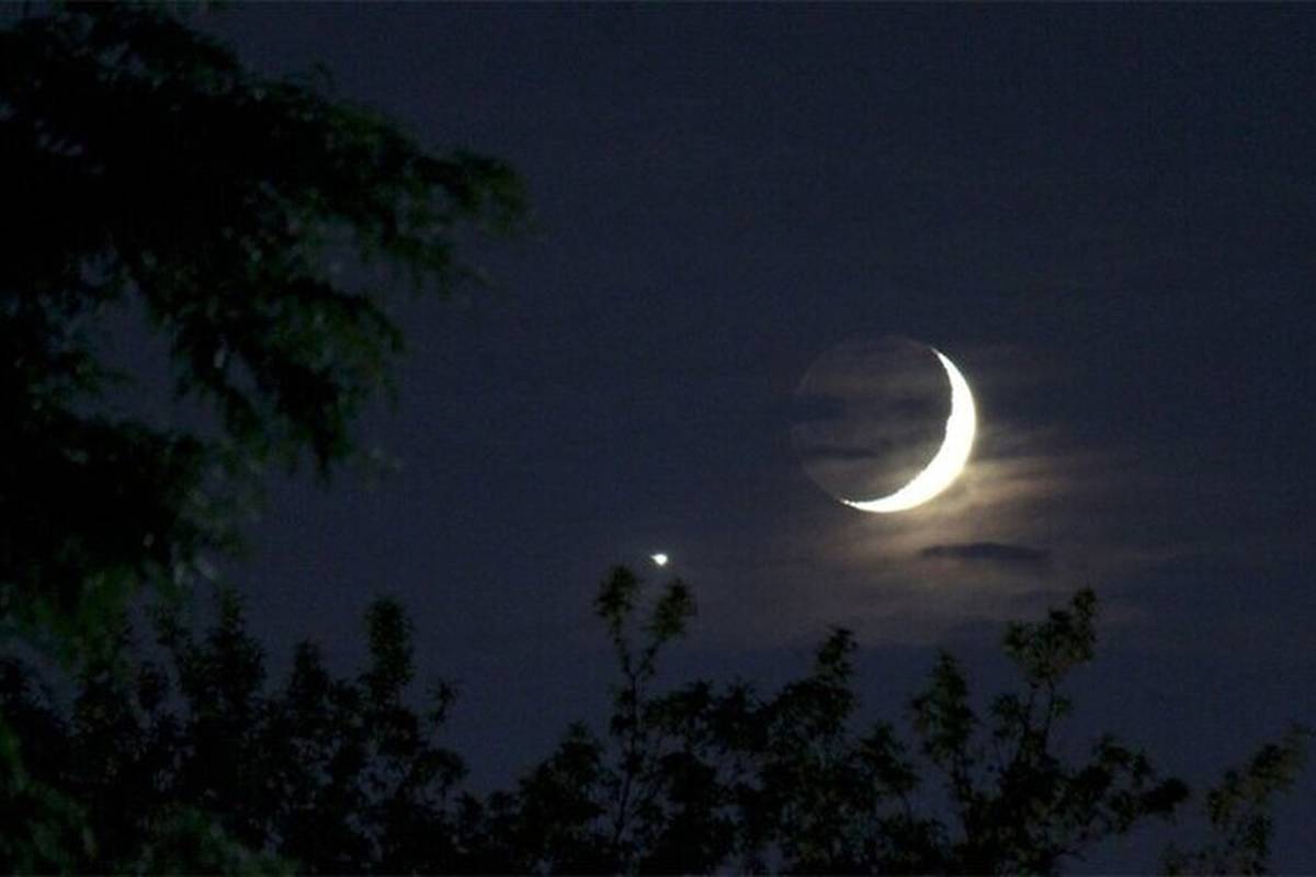 امشب در آسمان ایران؛ ماه و مشتری در کنار هم میدرخشند